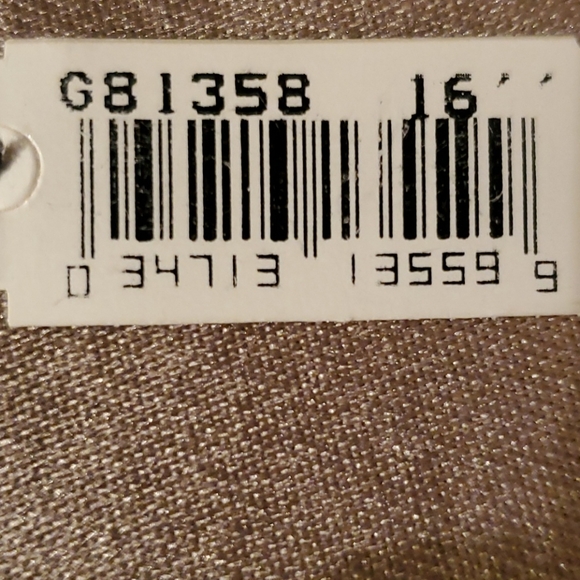 ๐Beautiful Gold/Crystal Bracelet & Necklace Set๐ - Picture 6 of 7